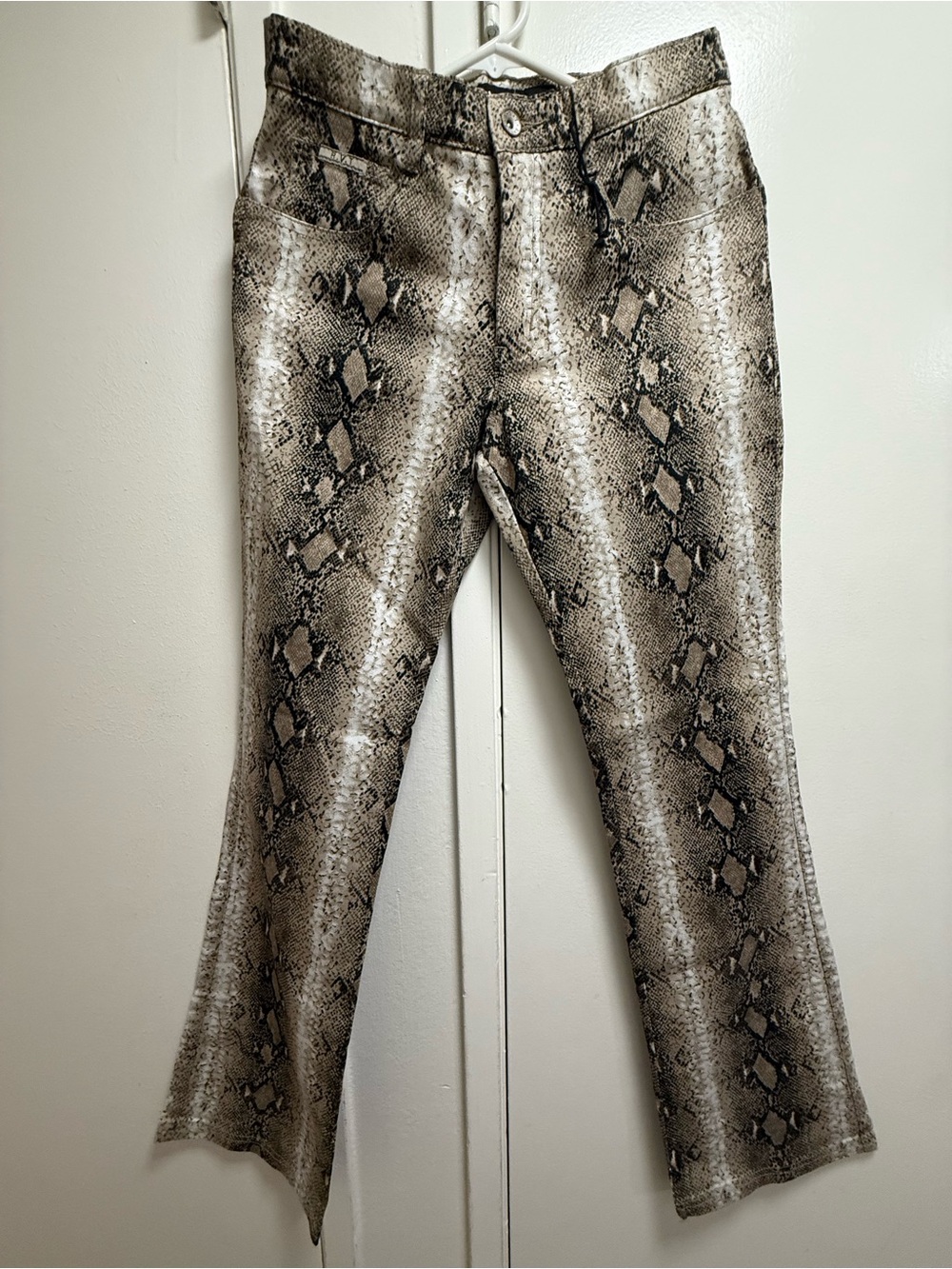 Python-Print Slim Flare Women's Jeans - Neutral Snake Pattern